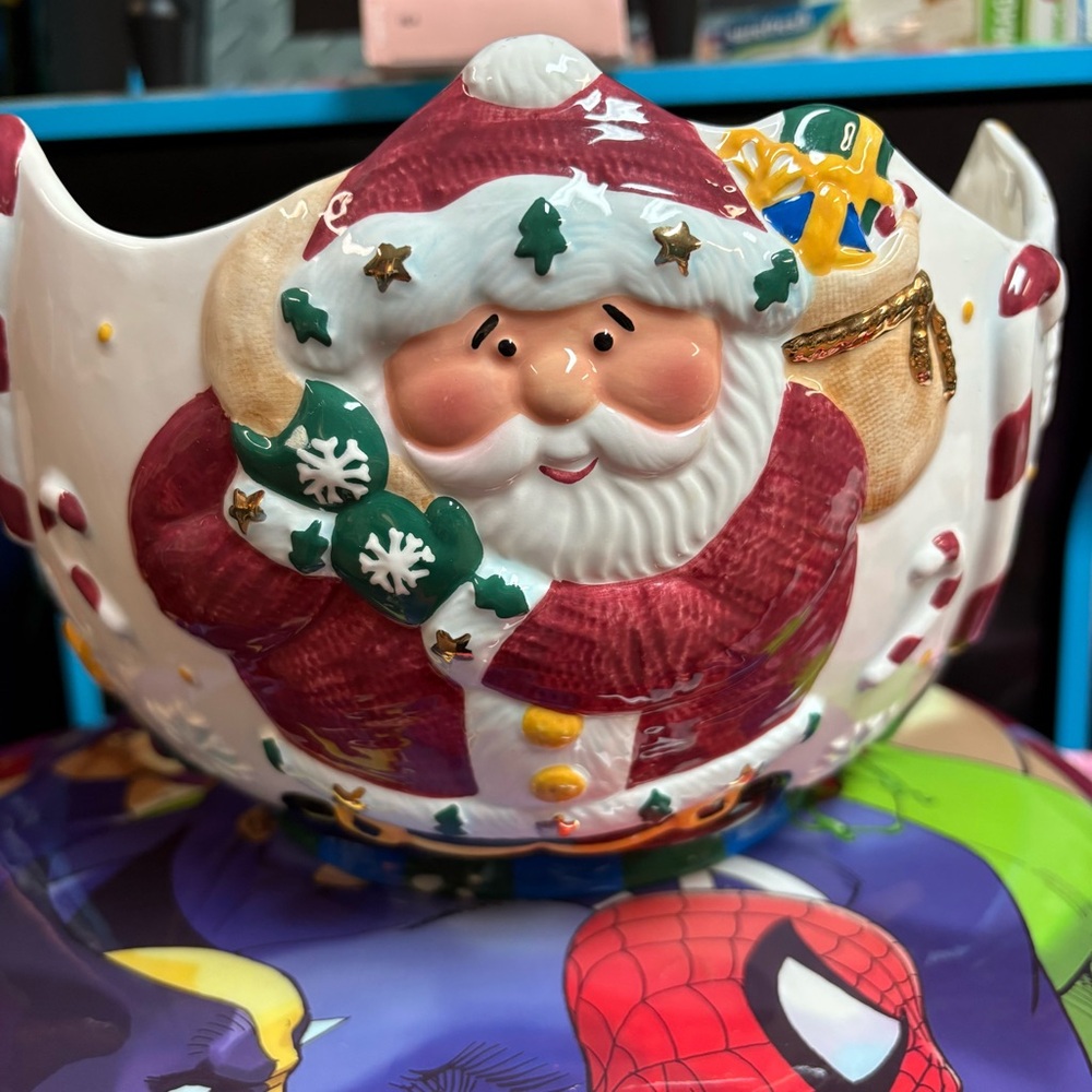 Vintage 1999 St. Nicholas Square holiday Christmas Ceramic bowl